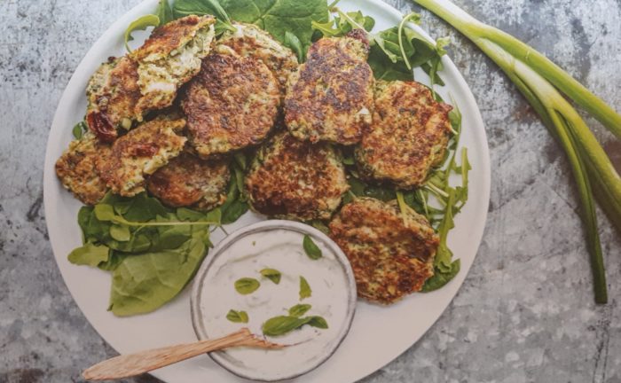 Emilie Nereng - Galettes de courgettes / poireau / feta - Une blonde en Norvège