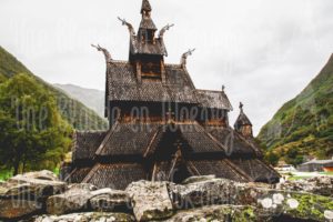 Toit de l'église en bois debout de Borgund