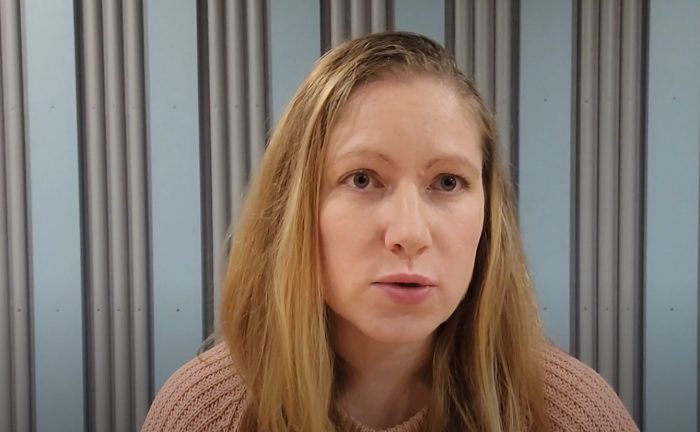 Parler en inspirant- Une blonde en Norvège