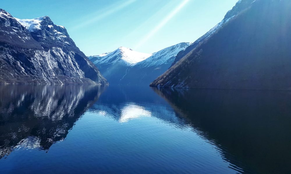 Fjord norvégien - Une blonde en Norvège