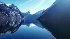 Fjord norvégien - Une blonde en Norvège