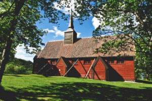 Église en bois debout de Kvernes - Une blonde en Norvège