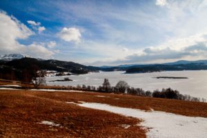 Lac enneigé - Une Blonde en Norvège