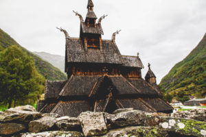 Toit de l'église en bois debout de Borgund