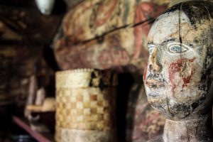 Statue en bois en rosemåling - Une blonde en Norvège