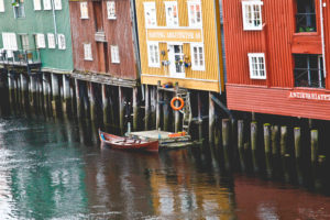 Trondheim multicolor - Une blonde en Norvège